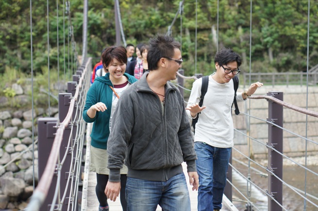 吊り橋。