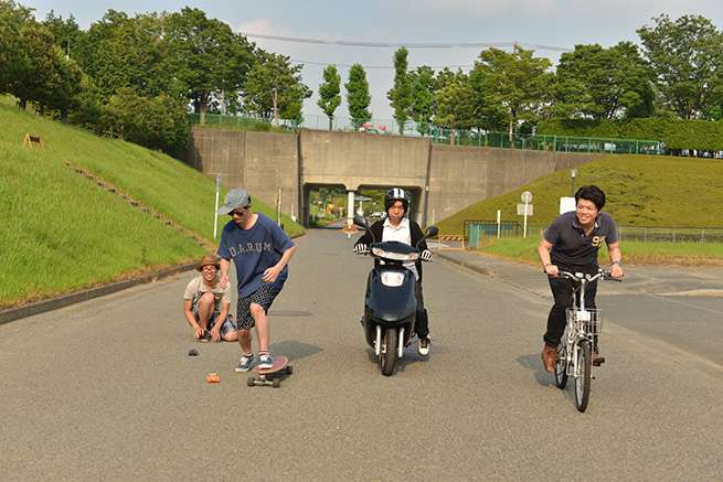 スケボーが真っ直ぐ走らないと危ない