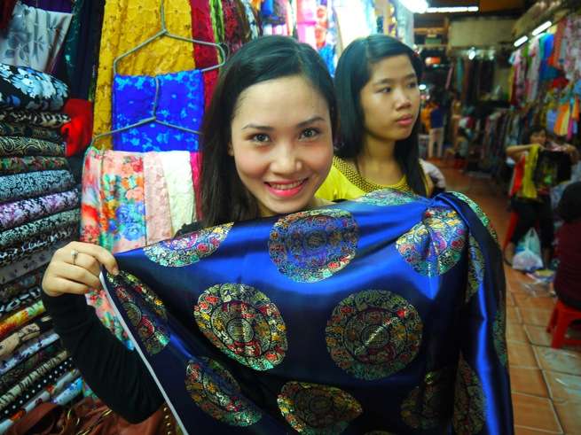 史上最強の民族衣装！アオザイをベトナム美女と一緒につくってみた