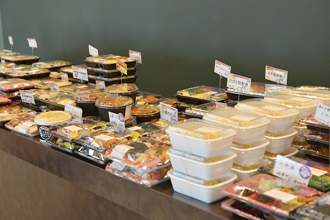 安くて美味しい弁当が毎日、並ぶよ。