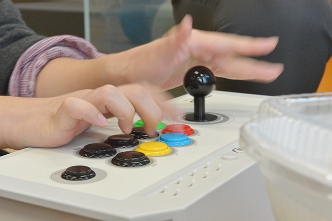 手の動きがいやらしいよ。