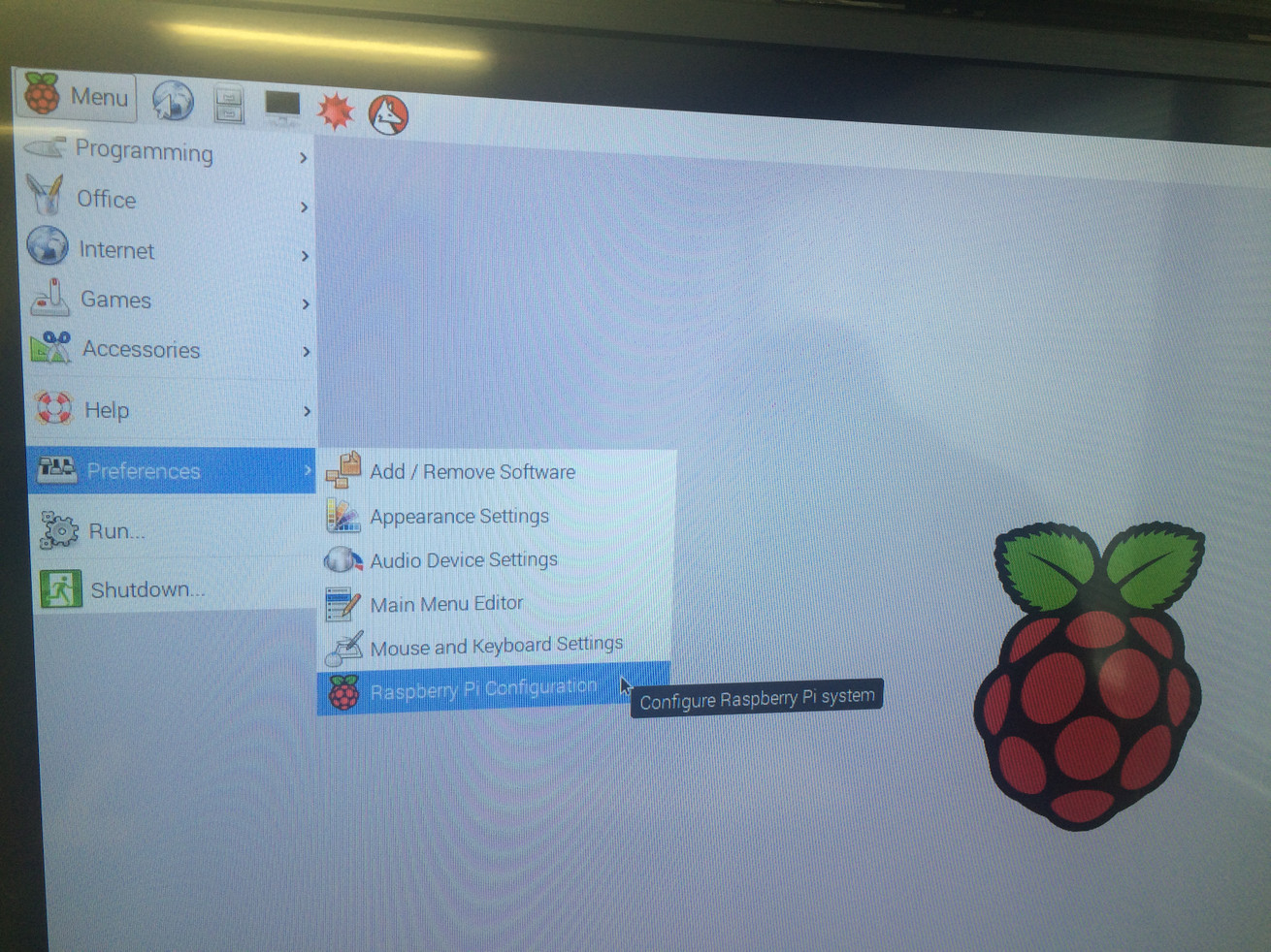 Raspberry Piを入れたPCで英語メニューが表示されている画面