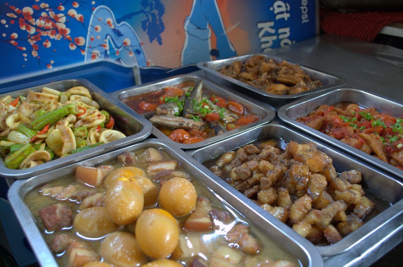 定食屋のおばちゃんがいい人なのは世界共通だった ホーチミンのコムタム屋のタムさんの話 株式会社lig