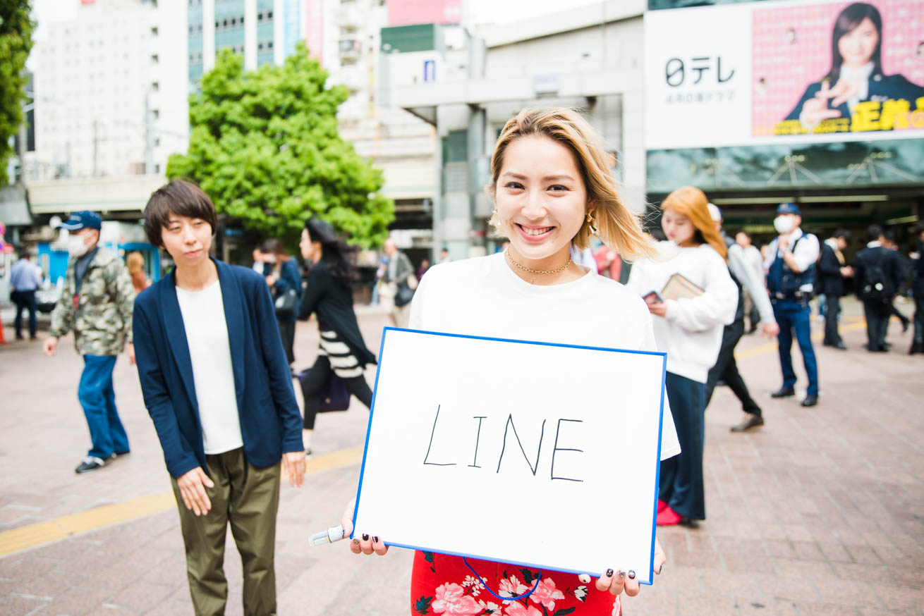 渋谷の女の子50人に街頭インタビュー！今、注目の〇〇LINEって？