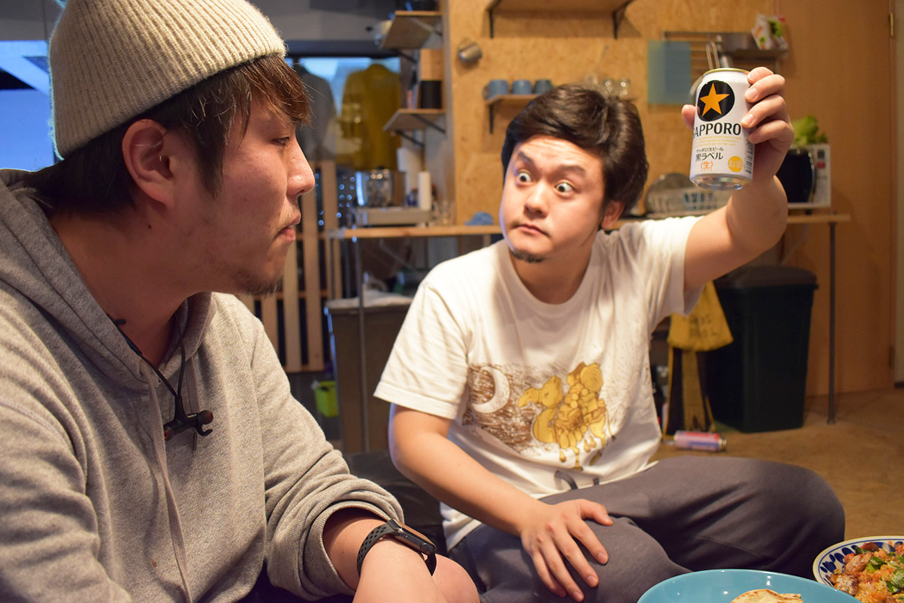 ガレージ暮らしの2人が初めての料理に挑戦しました