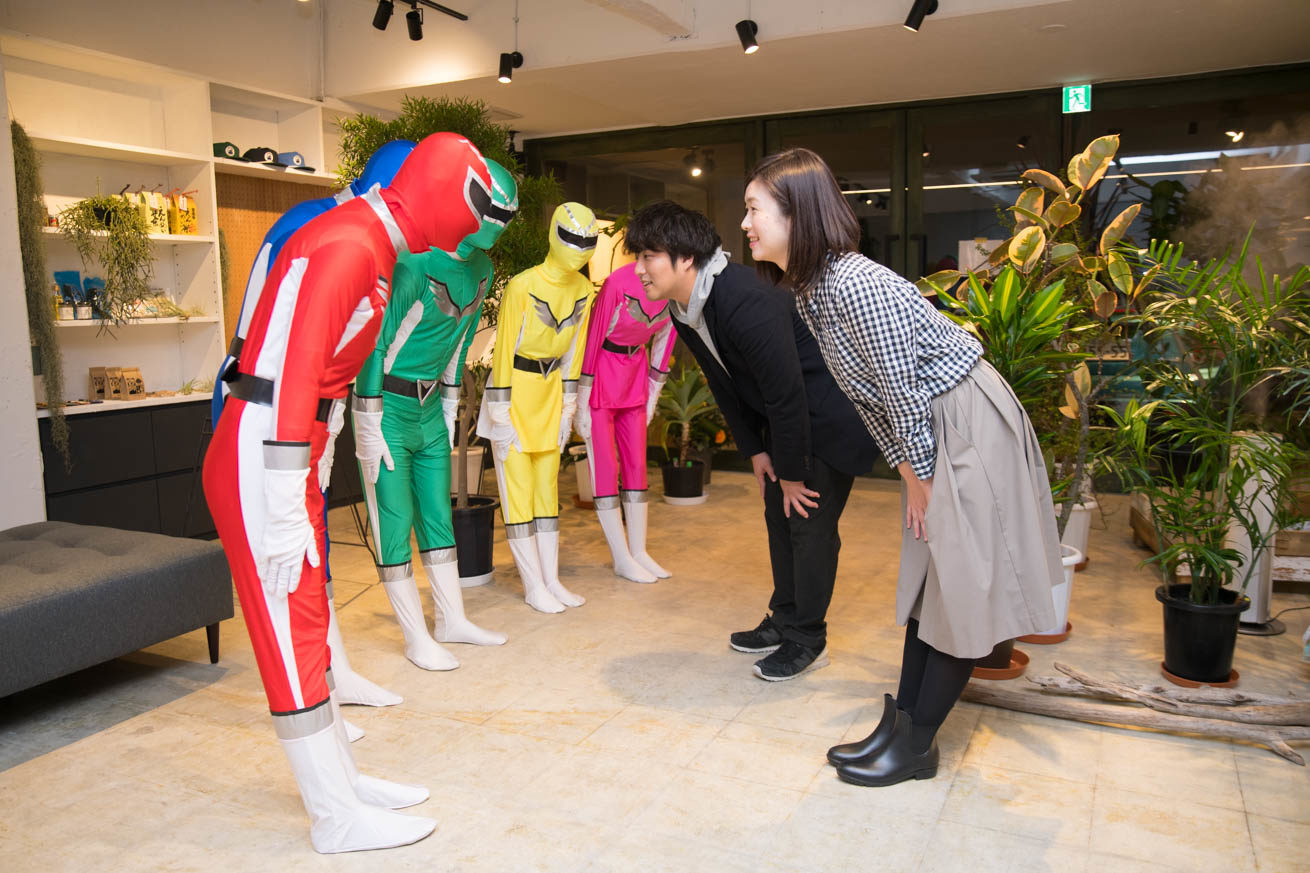 戦隊アコールにお礼をするれいこと斎藤