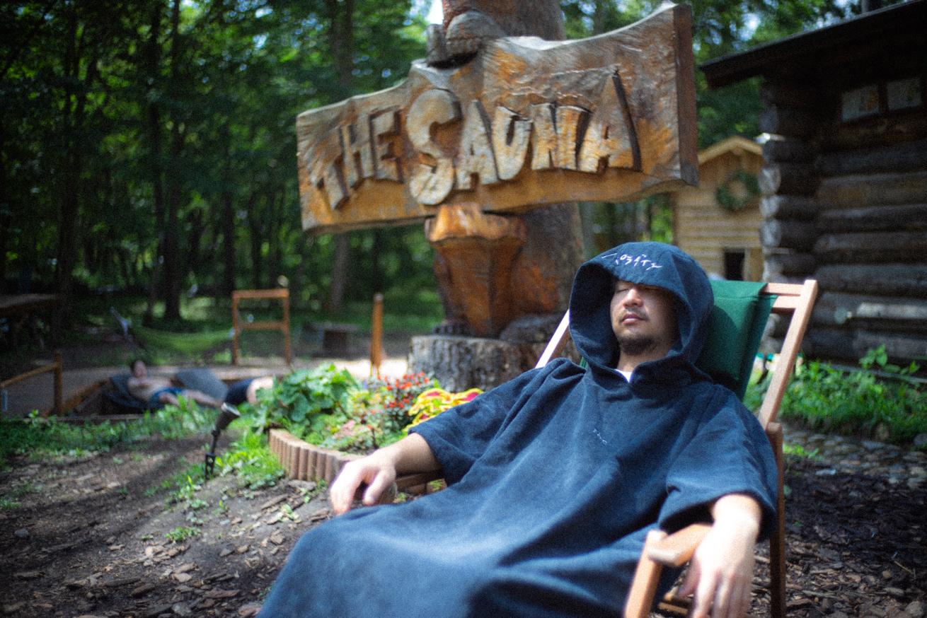 アウトドアサウナのマストアイテム サウナポンチョ をご紹介します 株式会社lig